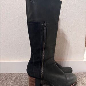 Sorel Dark Green/Black Heeled Boots sz 9.5